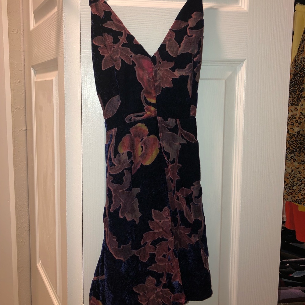 Velvet-feel Floral Short Romper in Dark Blue